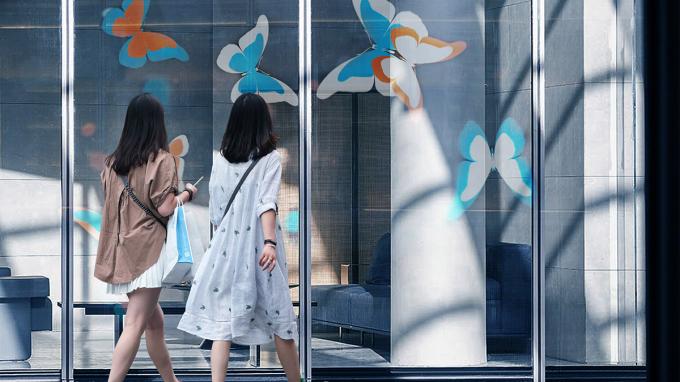 Écran à LED holographique transparent P3.91 Écran à LED à couleur complète Écran d'affichage à LED holographique invisible 1